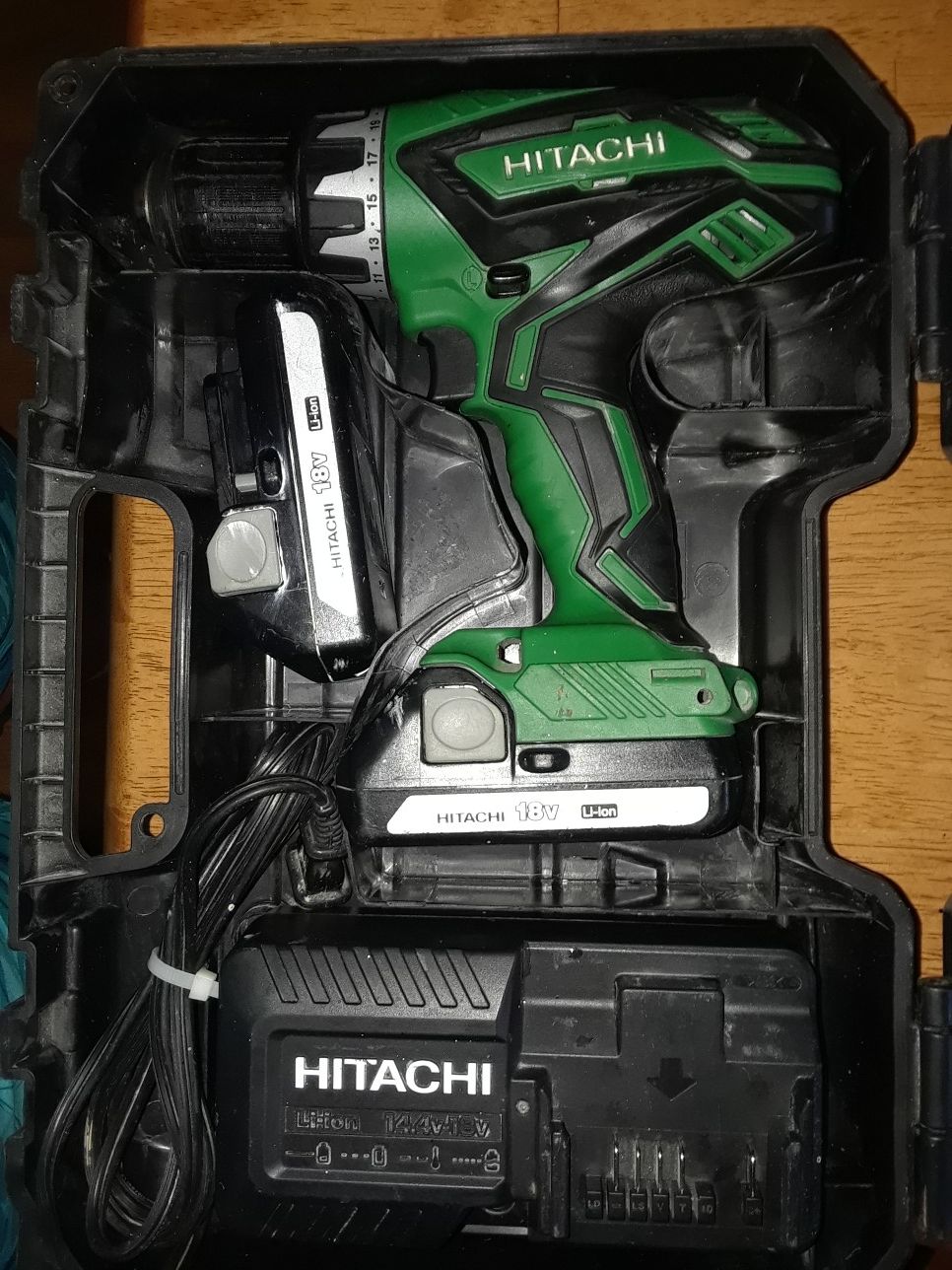 Hitachi 18 volt drill kit lithium-ion with two batteries charger and hard shell case