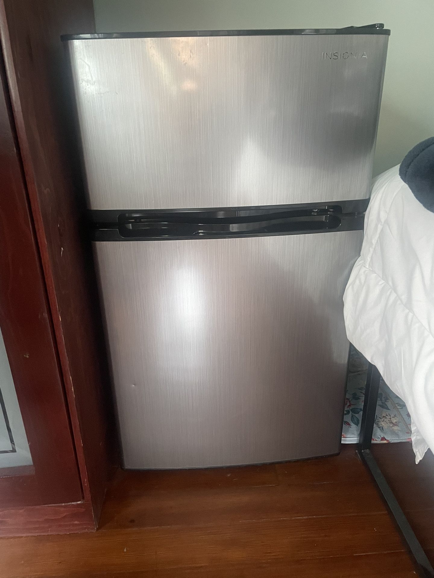 Insignia Mini Fridge 3.0 Cu. Ft