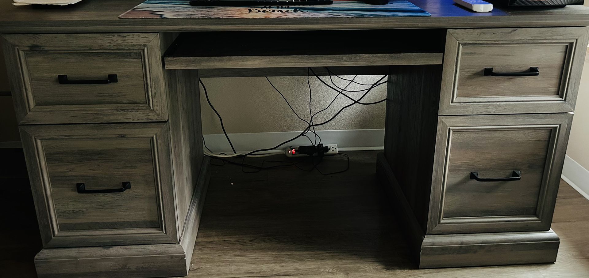 Computer Desk With Four Deep Drawers And Pull Out Middle For Keyboard