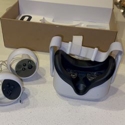 Meta Quest 2 VR Set. Fully Complete Semi New.