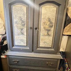 🚪 Armoire Closet – $35 OBO (Pickup Only)