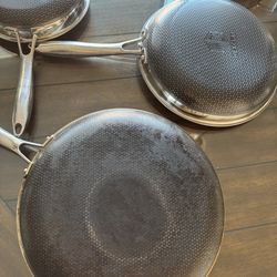 For Sale: HexClad Hybrid Cookware Set — 3 Skillets + Lids