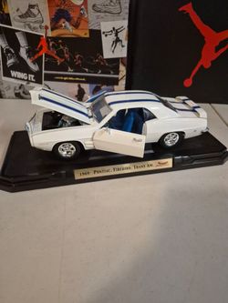 1969 Pontiac Firebird Trans Am White 1:18 Diecast Car By Road Signature