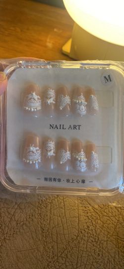 Press-On Nail Art Set Size Medium