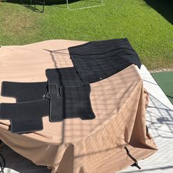 Mercedes EQB Orginal Mats Incl Trunk Mat, Slightly Used