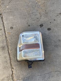 2008 Ford F-350 Left headlight