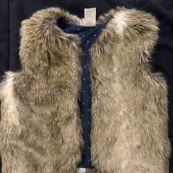 Oshkosh 2T Girls fur Vest