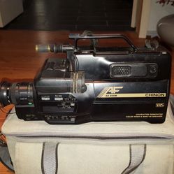 CHINON color movie camera with accesories