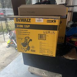  DeWALT 3100 PSI Gas Pressure Washer