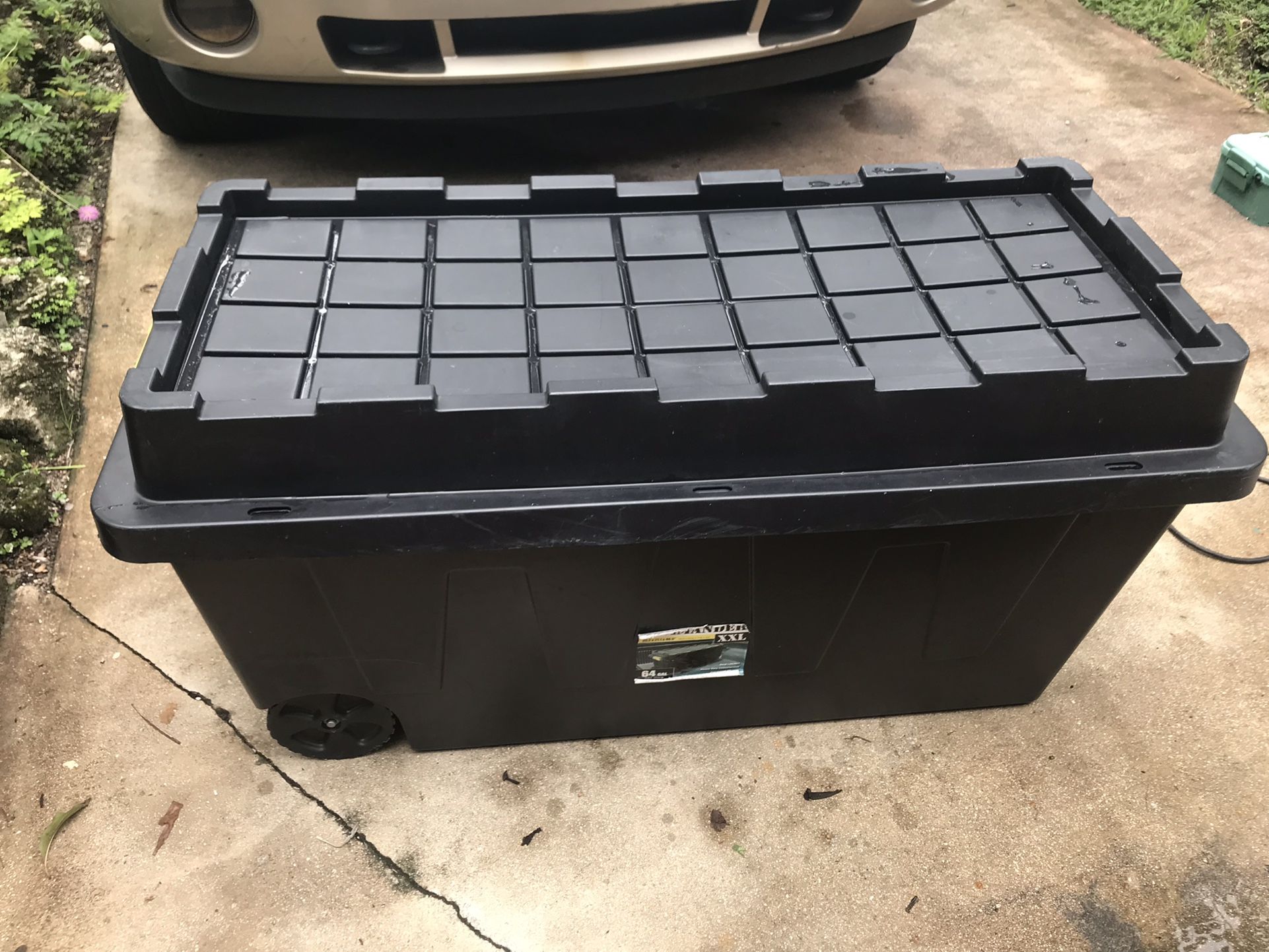 Project Source Commander 64 gallon/256qt Heavy Duty Rolling Tote with Lid. 23.2”x21.1”x46.5”.