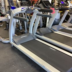 Life fitness T 5 High End Treadmill With ONLY 27 Run Hours