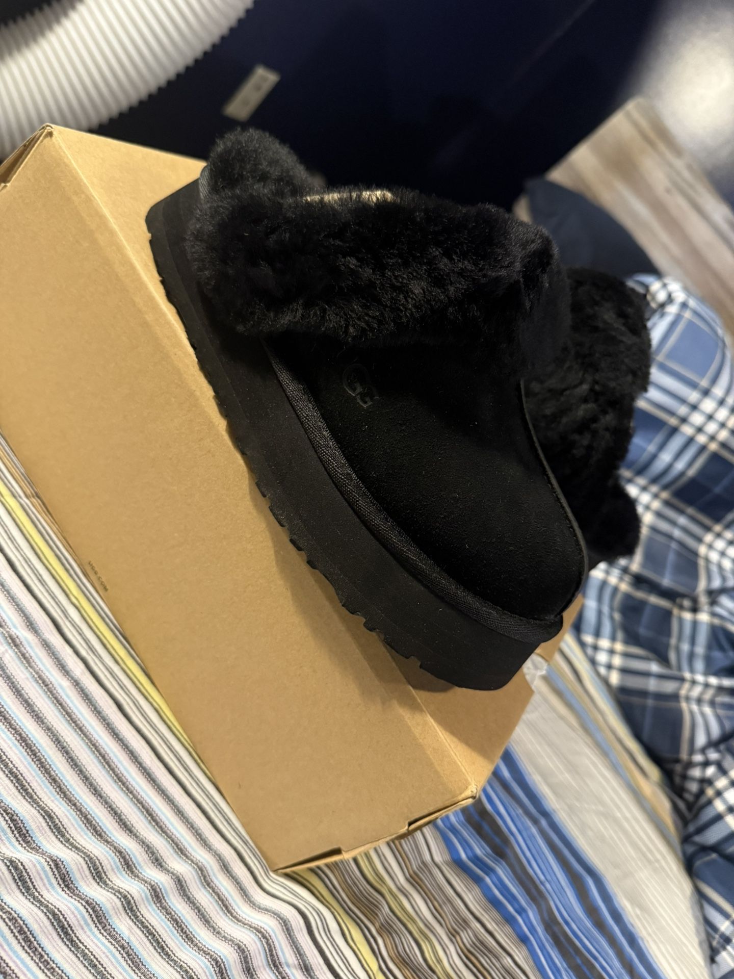 Brand New Ugg slippers Size 5