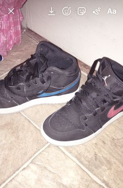 Kids Grade School Size 4 Jordan 1s