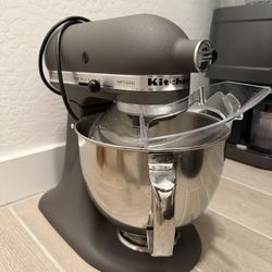New Artisan 10 Speed Kitchen Aid Mixer 