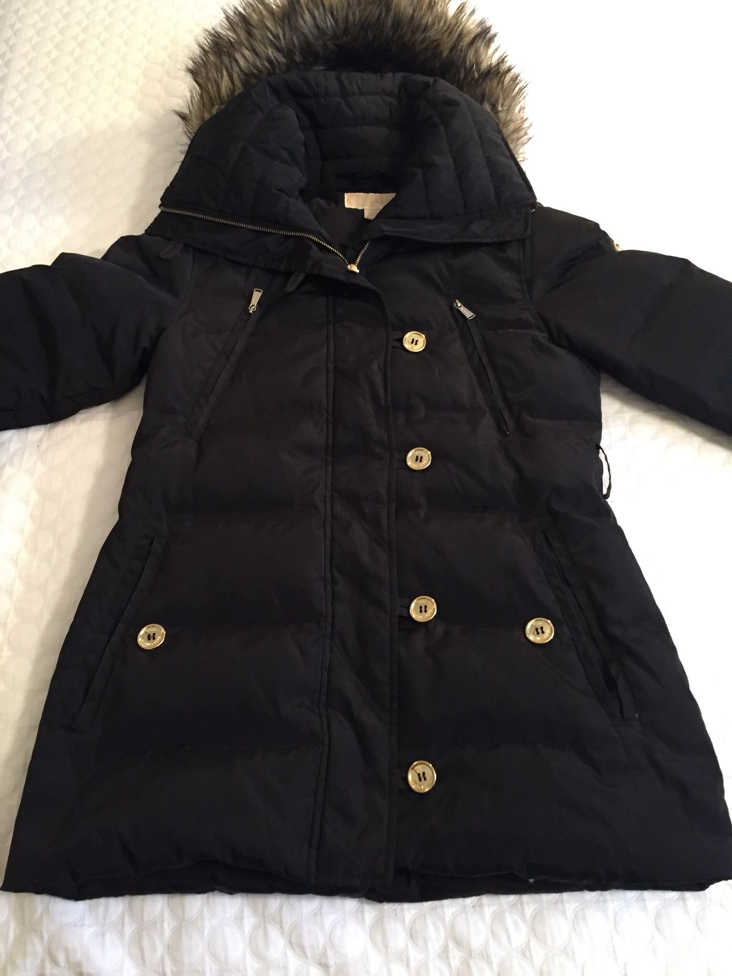 AMAZING FIND! MICHAEL KORS DOWN FILLED WOMANS JACKET. FUR COLLAR. SAVE.