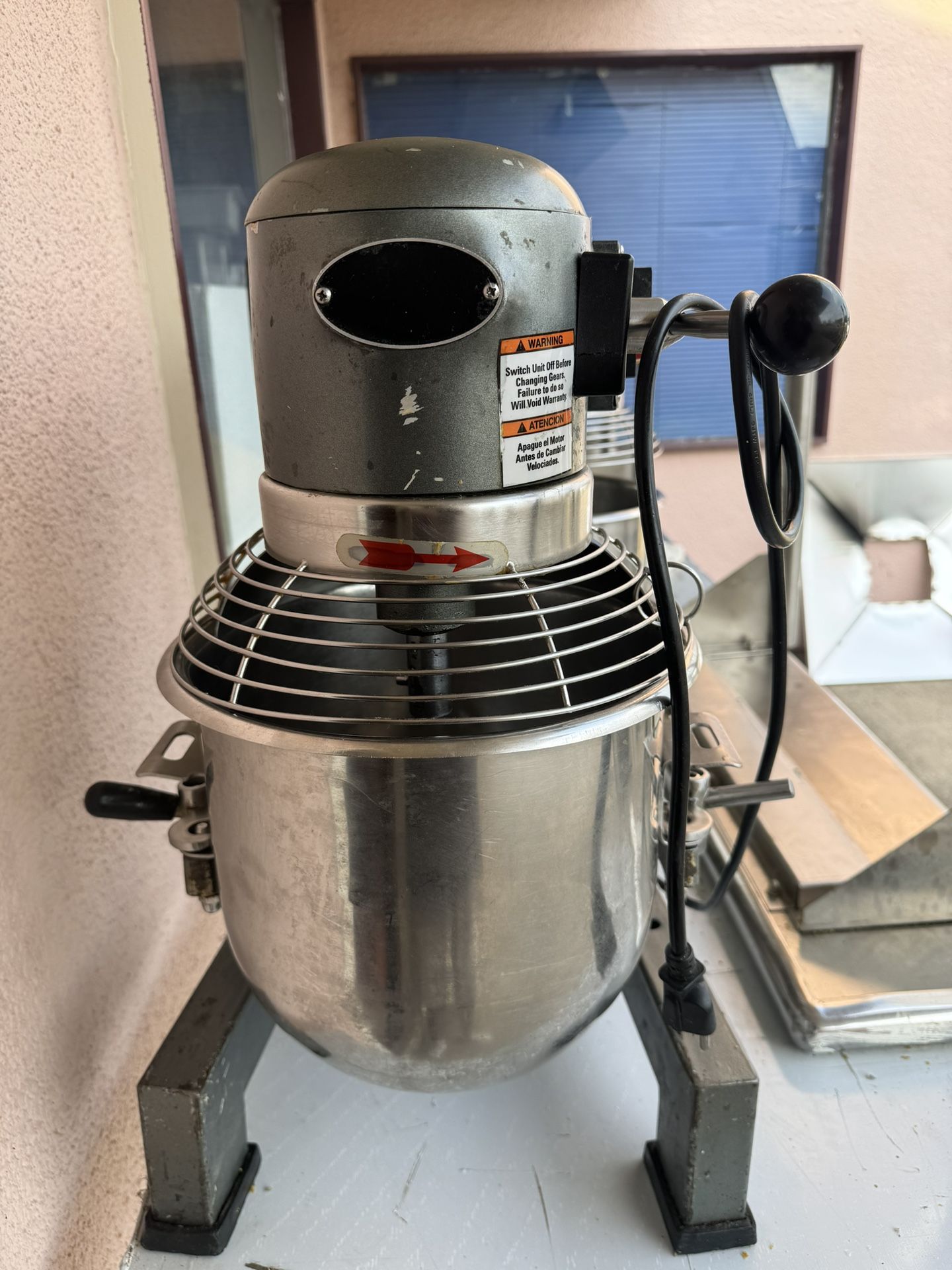 Avantco MX10 10qt Mixer *With Accessories*