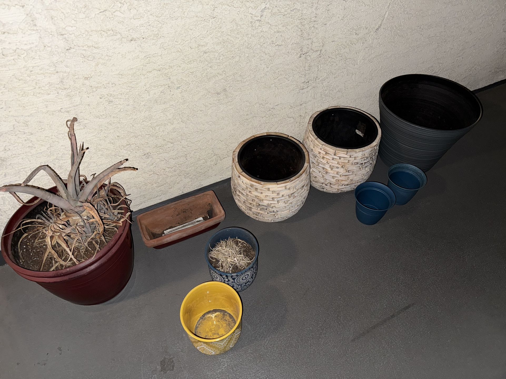 Flower pots / planters 