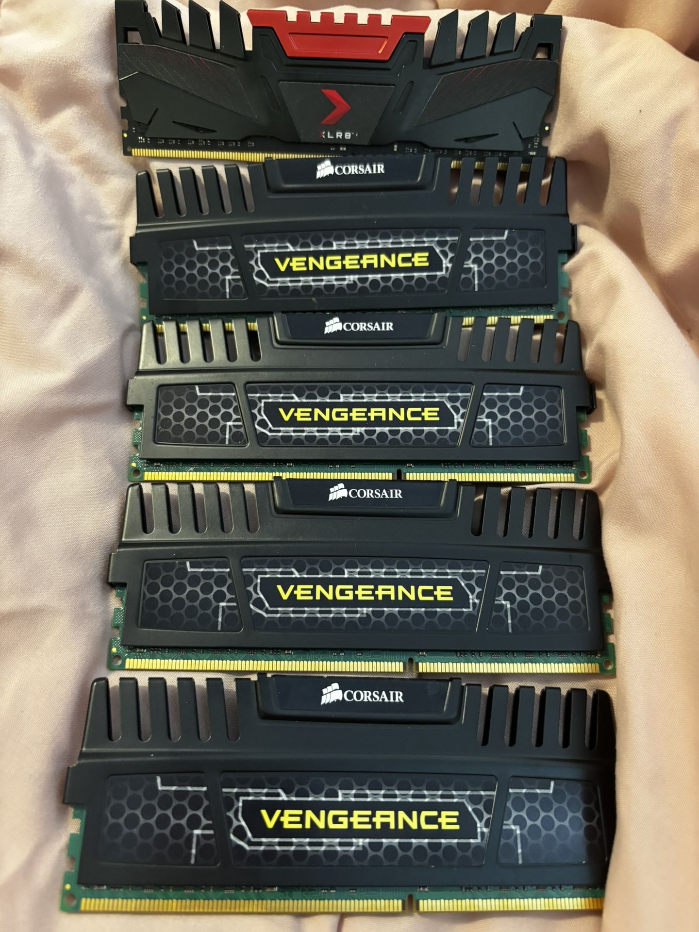 4x4 & 1x8 Gb Ram