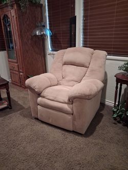 2 reclining chairs.Also , they rock , very , very good shape , very comfortable overstuffed
