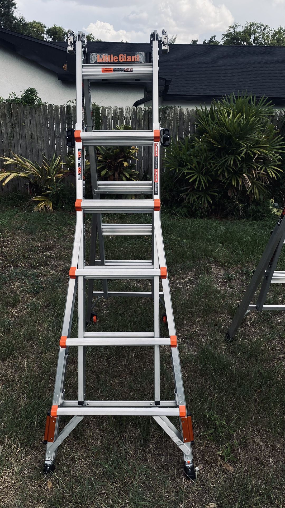 Little Giant Ladders Leveler 2 M22 with Leg Levelers 22-ft Reach Type 1a- 300-Ib Load Capacity Telescoping Multi-Position Ladder
