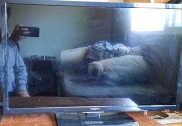 32in Insignia TV