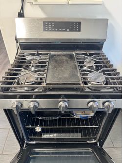 GE 5 burner stove with air fryer