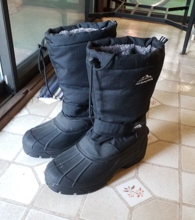 Snow Boots Size 10