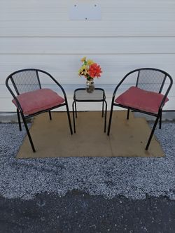 Nice Black And Red Patio 3- Pice Set For Apartment Or Condo Size Super Clean Like New.