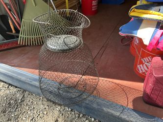 Fish net metal basket style with top to keep fish alive after catching
