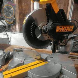 DeWalt 12 in. Double Bevel Sliding Compound Miter Saw