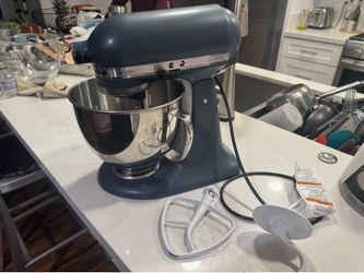 Kitchenaid Artisan  5 Quart Tilt-Head Stand Mixer