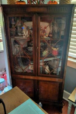 STUNNING ANTIQUE CHERRY CHINA CABINET WITH CLAW FEET