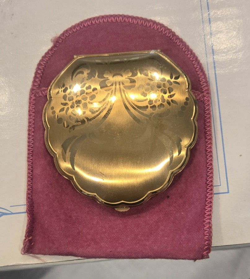 Antique - Vintage American Beauty Compact Mirror Scallop