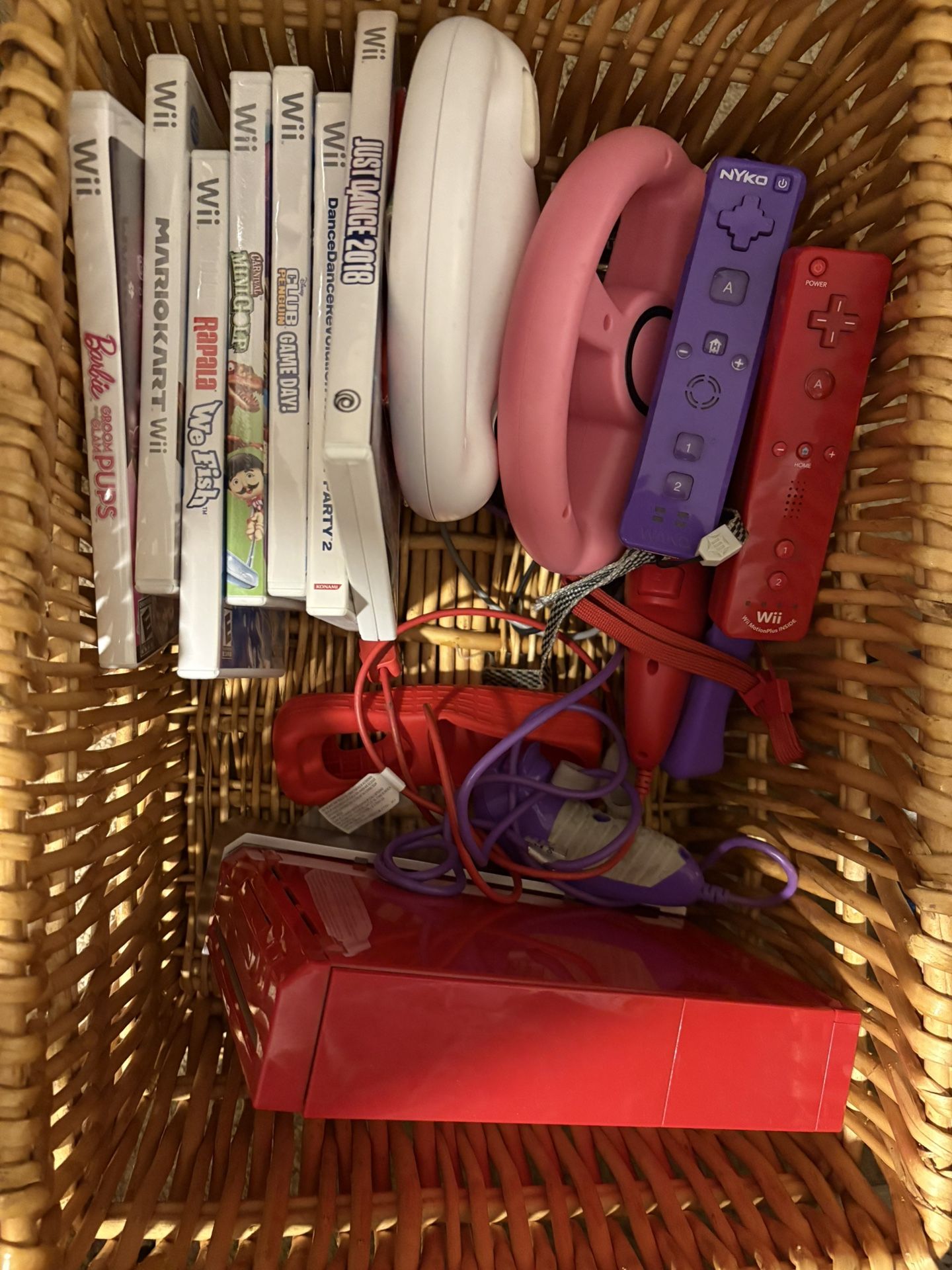 Nintendo Wii Console + 2 Remotes + Games (WORKS)