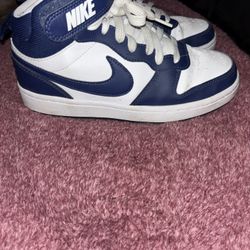 Nike Shoes Size 4 Youth Size 