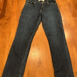 Woman’s Levi’s Signing Jeans Shipping Available 