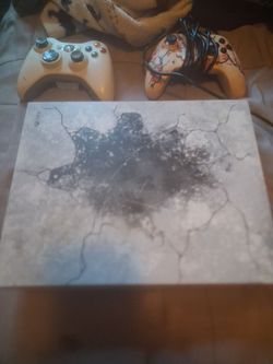 Xbox One X 1TB Gears 5 Limited Edition - Model 1787