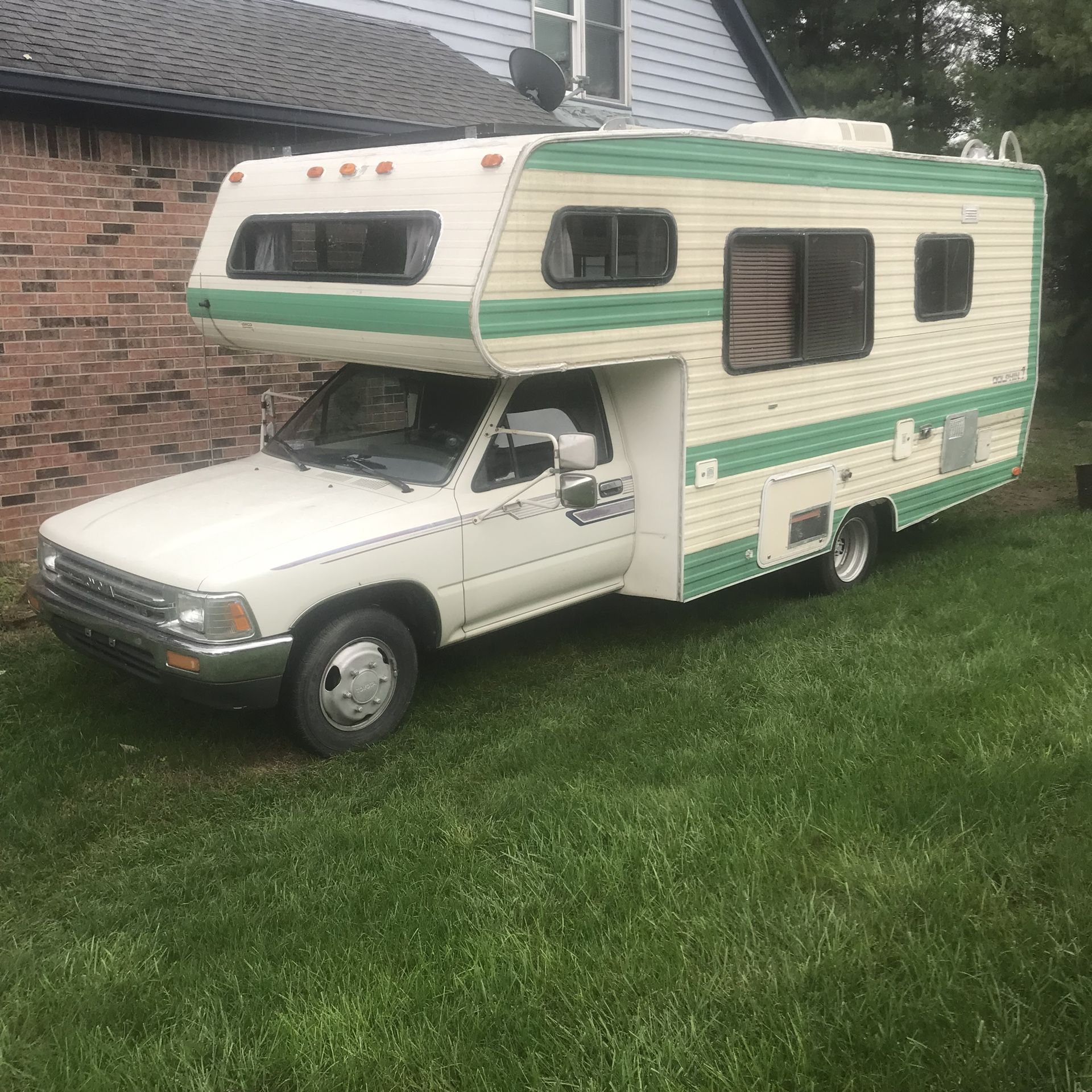 1990 Toyota Dolphin