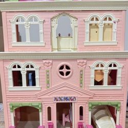 Fishen Price Loving Family Dollhouse With Accesories