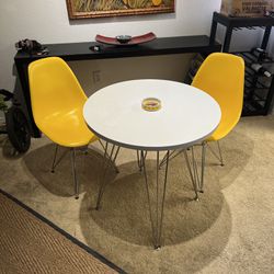 Cute Table And 2 Chairs 