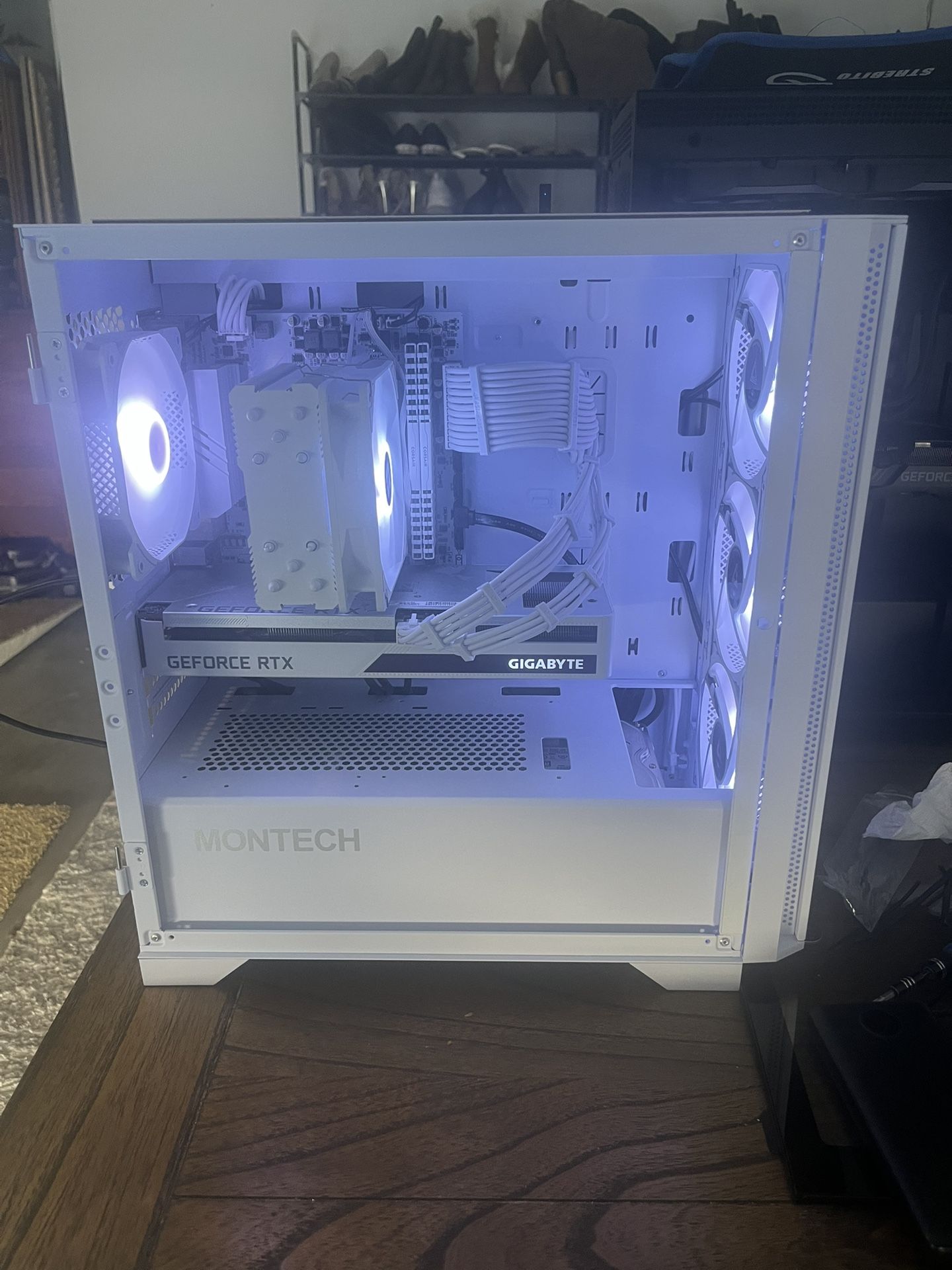 Custom ICY WHITE Gaming/Streaming PC!
