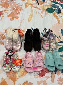 Toddler Girls Shoes (Size 9)