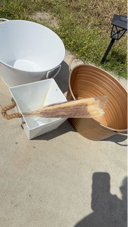 Metal tins for decor or use