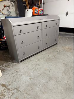IKEA Hauga 6 Drawer Dresser