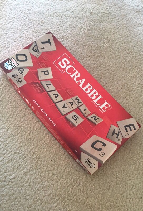 Scrabble crossword game, played only once. Great condition. No missing part.