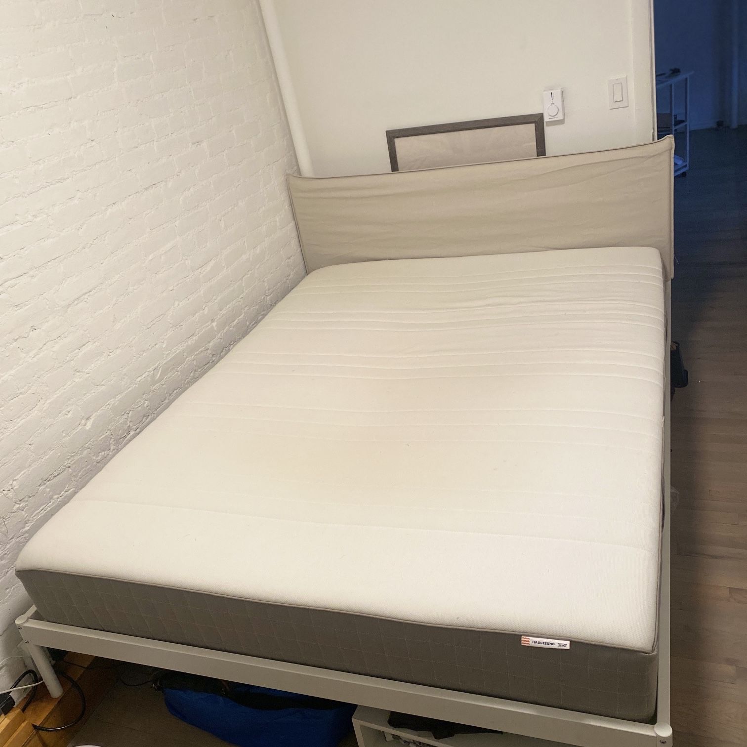 Spring mattress, Queen Bed