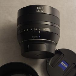 Zeiss Touit 32mm f/1.8 Lens for Fujifilm X
