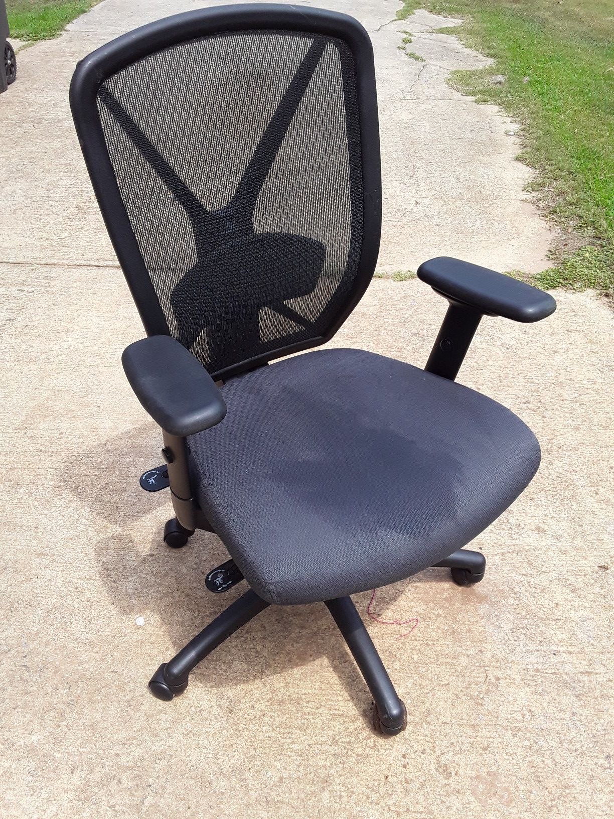 moders black office computer chair 40.00