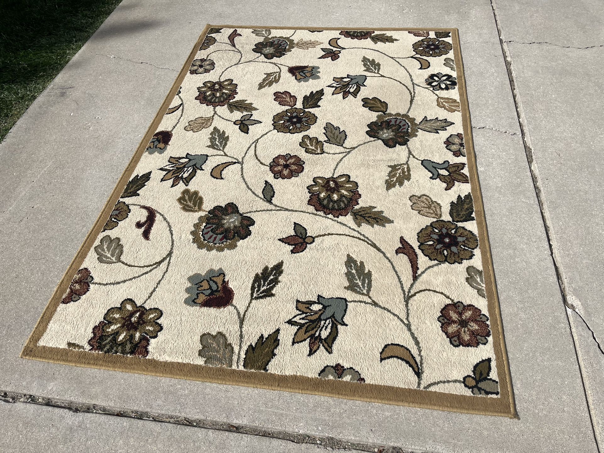 Nice Paisley Pattern Area Rug (5’x7’3”)