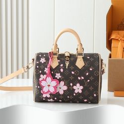 (Cherry Blossom) Sneak peek at this Speedy Bandouliere 25 handbag from Louis Vuitton x Takashi Murakami
Thank